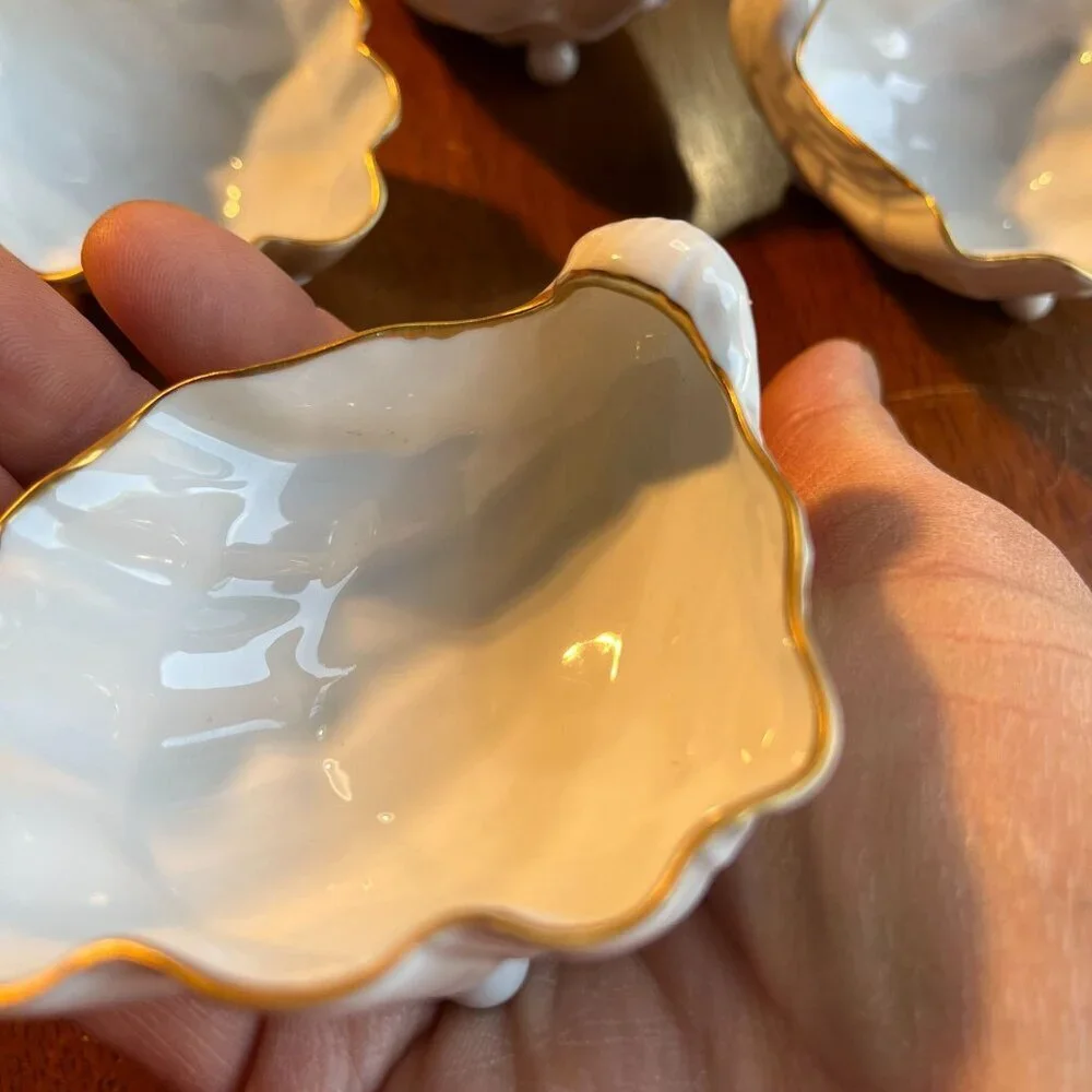 The Met Porcelain Oyster Serving Cups Footed Elegant MMA Party Entertain Serving